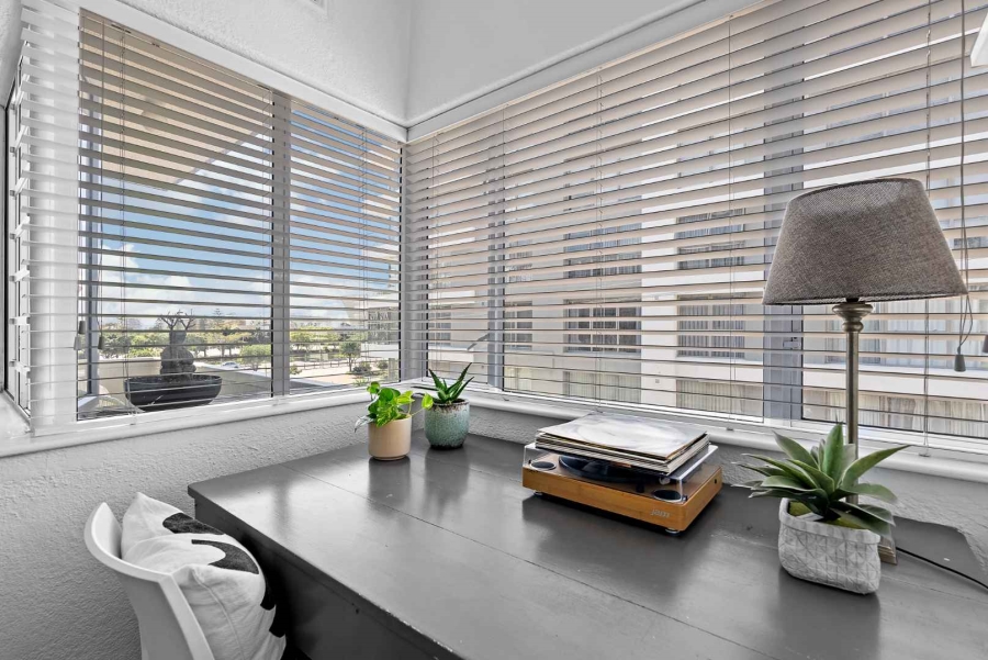 1 Bedroom Property for Sale in Green Point Western Cape